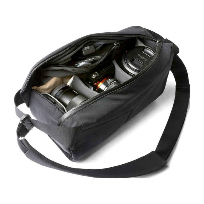 กระเป๋าสะพายข้าง Bellroy Venture Sling 10L (Camera Edition) - Black มีช่องเปิดกว้างพิเศษ