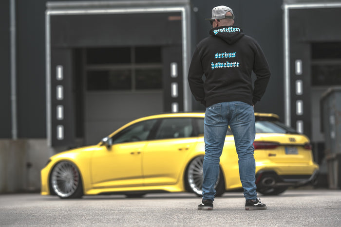 gepfeffert.com® Hoodie - "servus hawedere" - Schwarz - gepfeffert.com