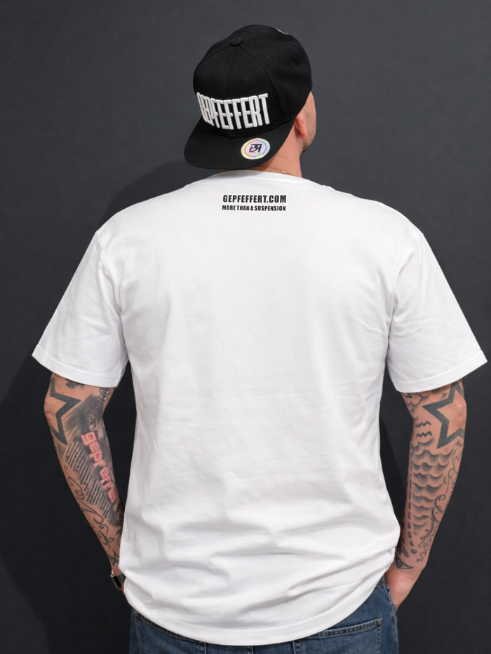 gepfeffert.com / More than a suspension T-Shirt Weiß - gepfeffert.com