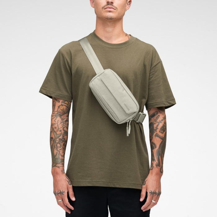 Incase Crosstown Sling สำหรับสะพายข้างและคาดเอว