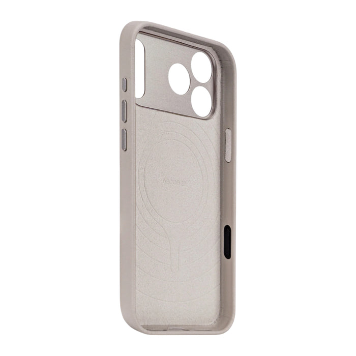 เคส iPhone 17 Pro DECODED หนังแท้ พร้อมวงแหวนโลหะและปุ่มกระจก – Solid Clay