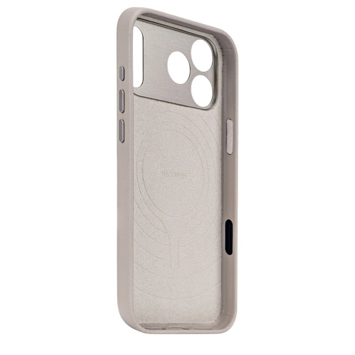 เคส iPhone 17 Pro Max DECODED หนังแท้ พร้อมวงแหวนโลหะและปุ่มกระจก – Solid Clay
