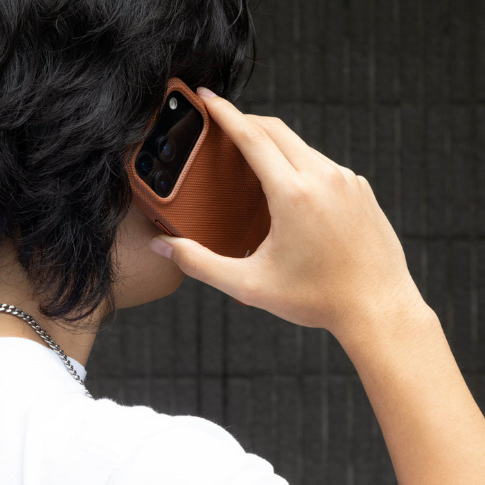 เคสไอโฟน (Re) Classic สำหรับ iPhone 17 Pro Max สี Tan ดีไซน์สวยงาม แบรนด์ NATIVE UNION