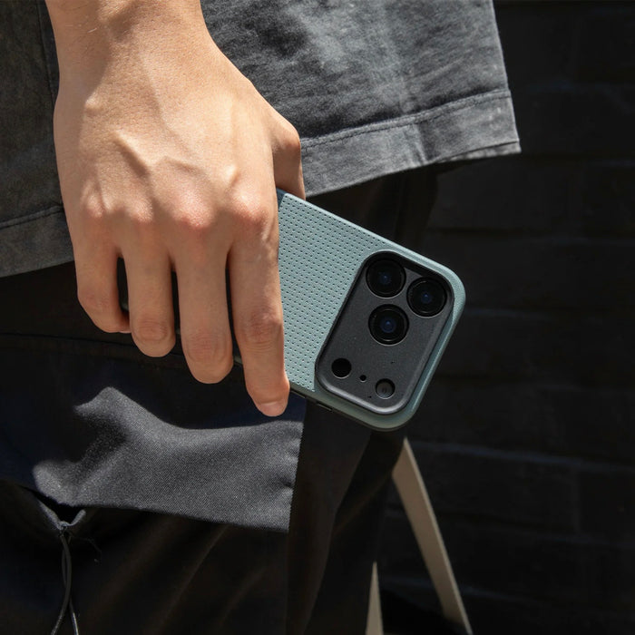 เคส iPhone 17 Pro สี Slate Green พร้อมปุ่มควบคุมกล้อง