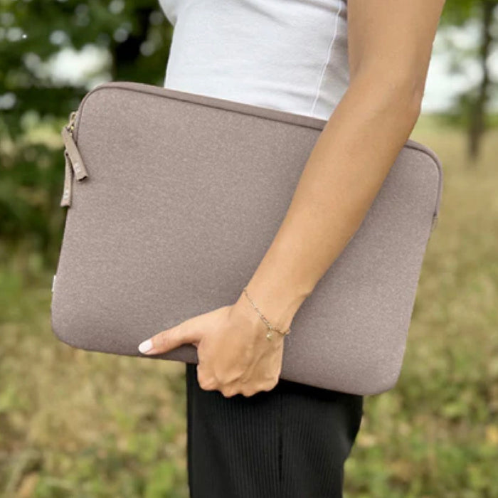 กระเป๋า Shade 2 Life สำหรับ MacBook Pro/Air 13 นิ้ว สี Brown ดีไซน์สวย แบรนด์ MW