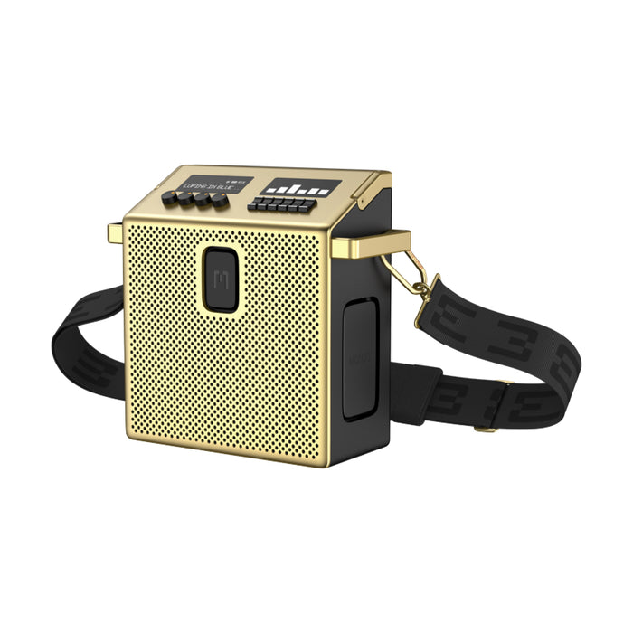 ลำโพง MONDO BT Speaker Medium สี Brass มุมมองด้านหน้า-ข้าง แสดงตะแกรงโทนทองเหลืองและดีไซน์ทรงเหลี่ยม