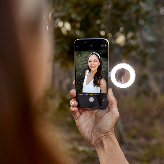 ไฟถ่ายภาพพร้อมกระจกในตัว ShiftCam SnapPocket
